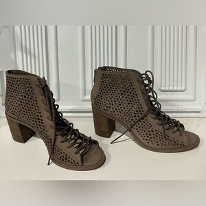 Women’s Beige smoke cloud suede sandle/boot hill.